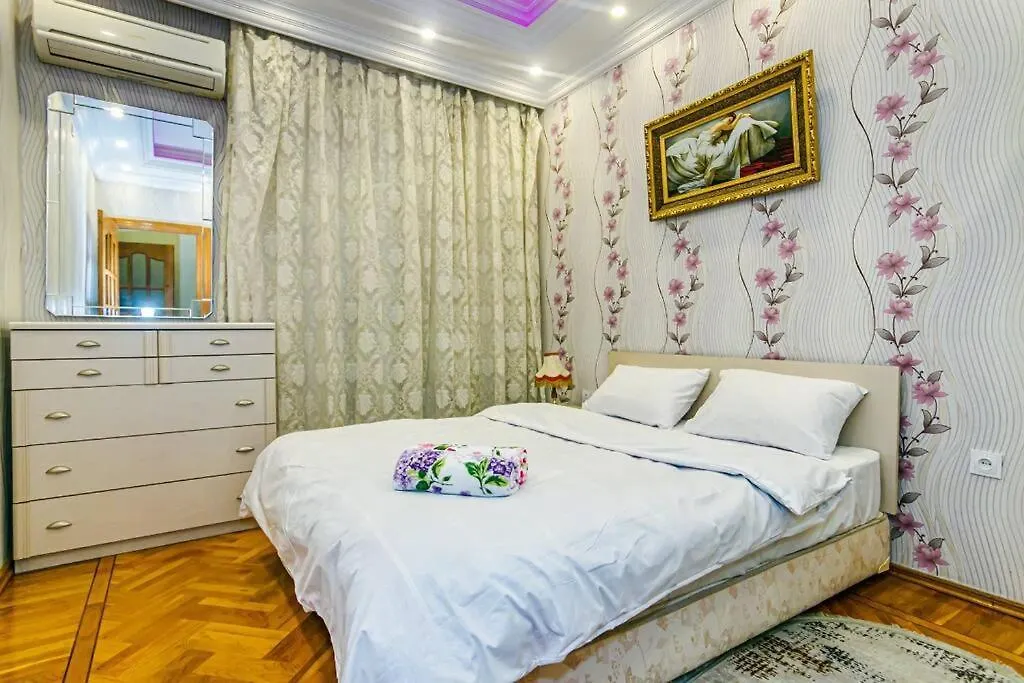 Colorit Nizami Street Apartment Baku